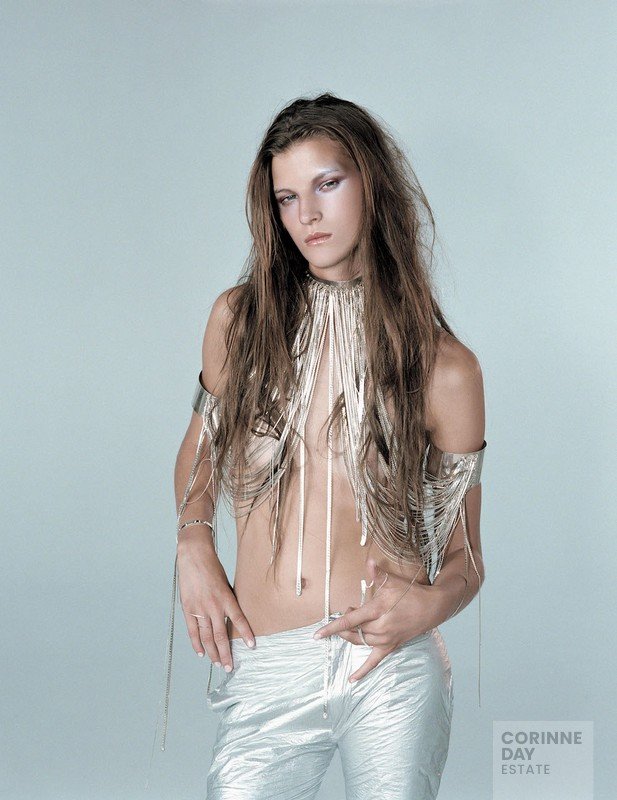 Supernova, British Vogue, November 2003 — Image 6 of 9