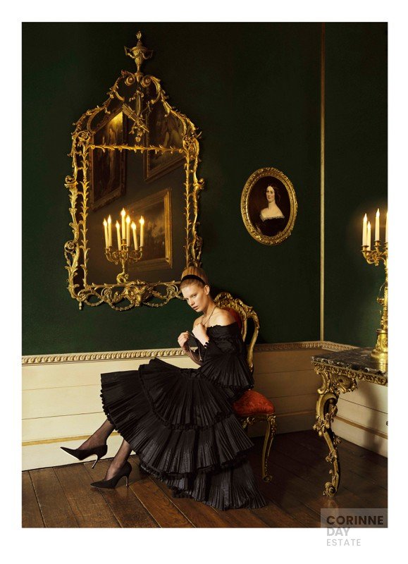 A charming blend, Vogue Italia, December 2005 — Image 3 of 6