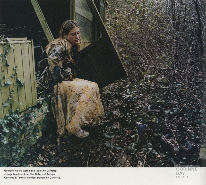 The Streakers Issue - May the circle remain unbroken, i-D, June 2002 — Image 4 of 9