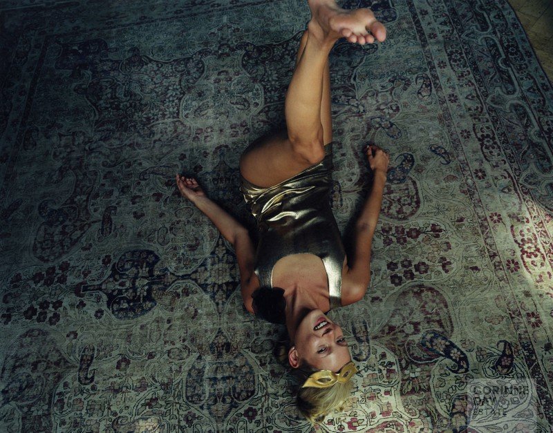 Gold Kate Moss, British Vogue, 2000 — Image 4 of 6