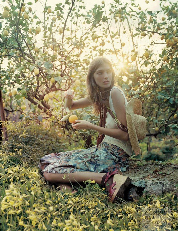 Summer Days, British Vogue, July 2004 — Image 5 of 8