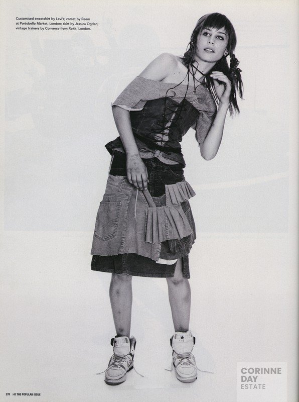 The Popular Issue - I'm not like them but I can pretend, i-D, October 2001 — Image 6 of 9