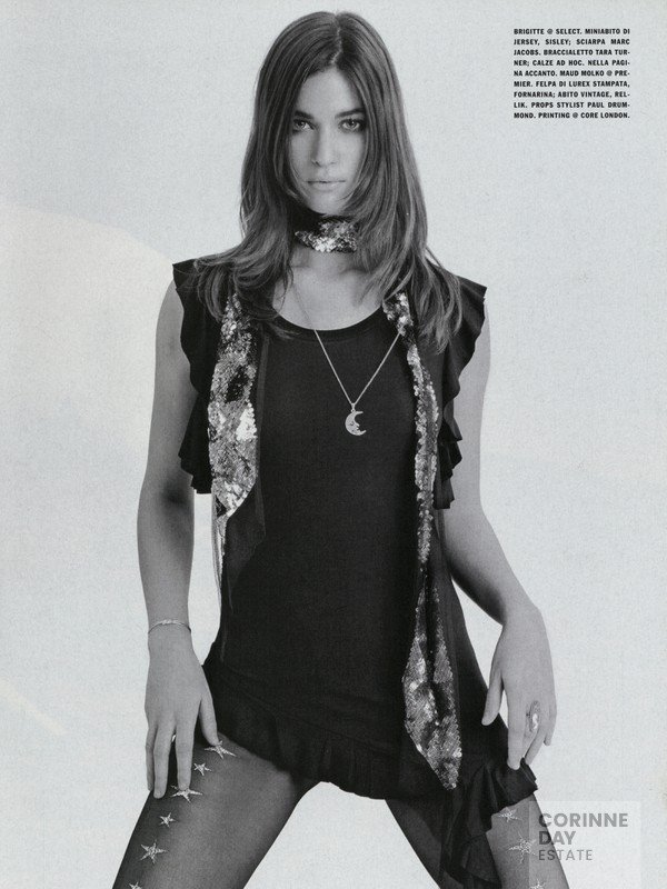 All Summer Long, Vogue Italia, March 2004 — Image 12 of 12