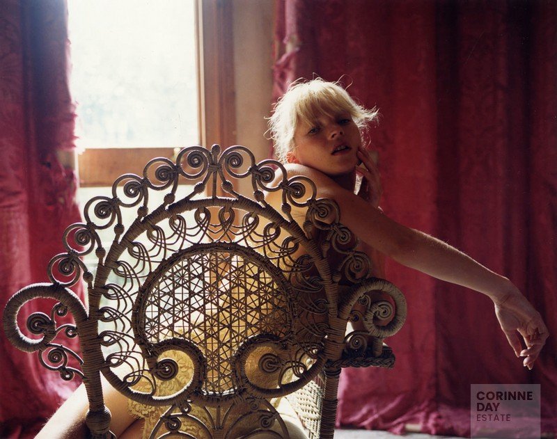 Gold Kate Moss, British Vogue, 2000 — Image 5 of 6