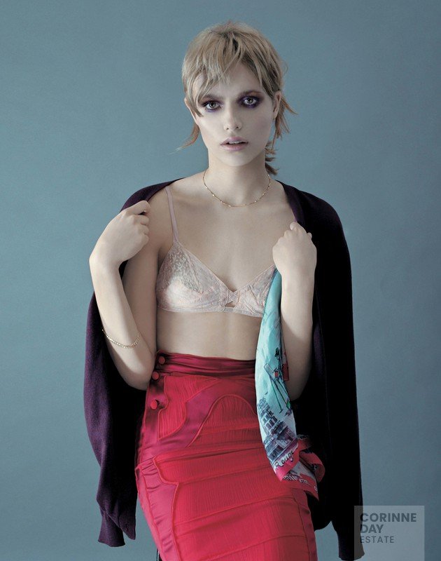 Teddy Girl, British Vogue, November 2004 — Image 6 of 9