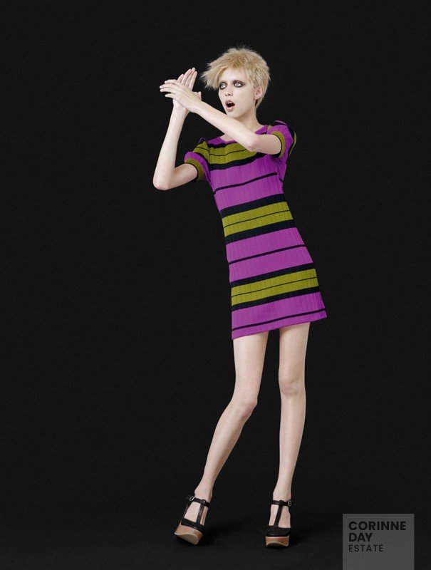 The small dress, Vogue Italia, March 2006 — Image 6 of 10