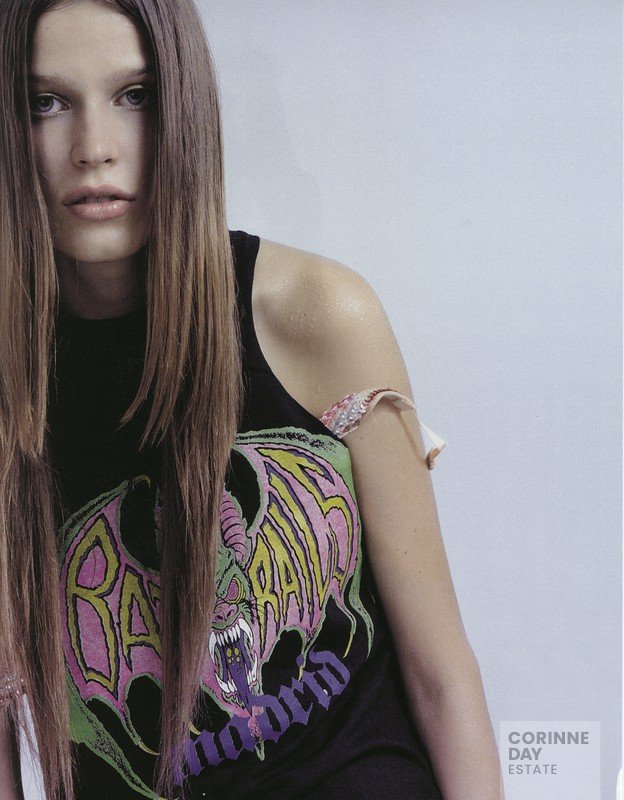 10 Magazine, AUTUMN 2003 — Image 3 of 7