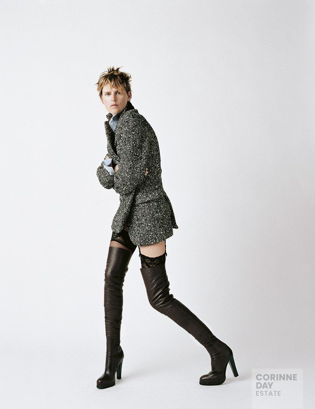 Stella Tennant Cover, British Vogue, August 2003 — Image 4 of 4