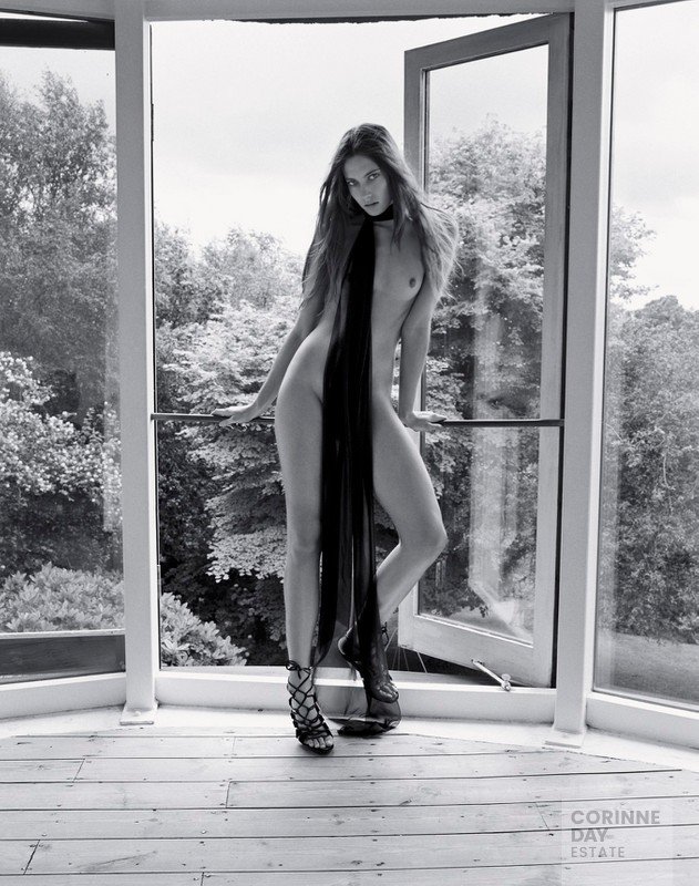 Sweet and Lowdown, British Vogue, January 2003 — Image 2 of 8
