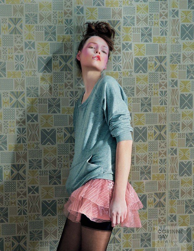 Wallflowers, British Vogue, March 2003 — Image 2 of 5