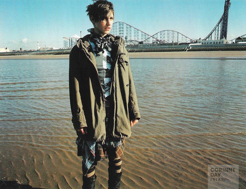 Blackpool, Dutch Magazine, 2001 — Image 5 of 20