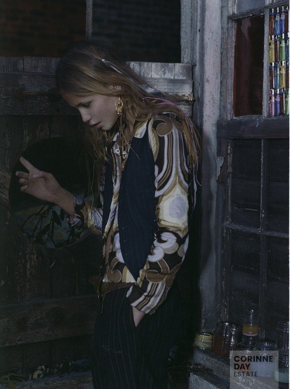 Gypsy, Vogue Italia, March 2005 — Image 6 of 10