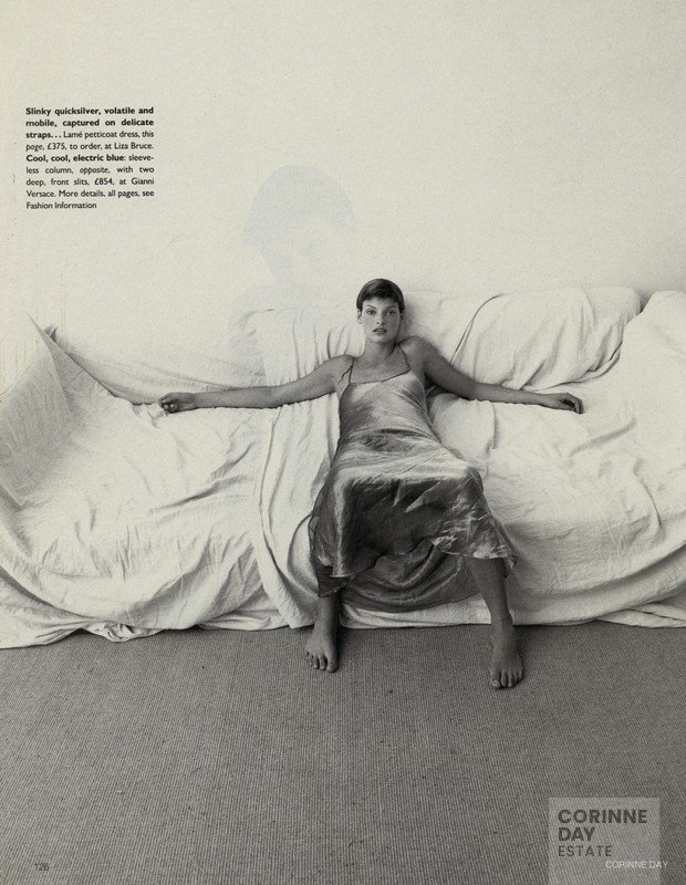 To hug and to hold - Linda Evangelista, British Vogue, May 1993 — Image 5 of 6