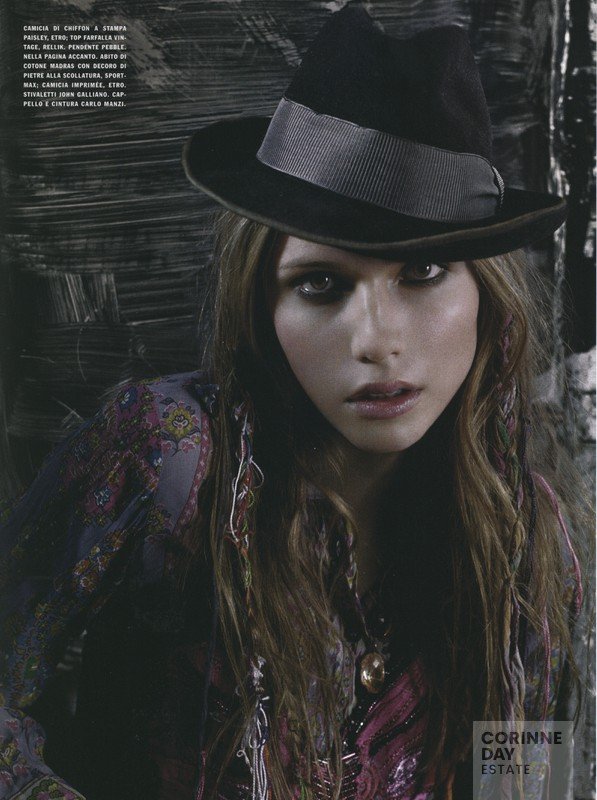 Gypsy, Vogue Italia, March 2005 — Image 5 of 10