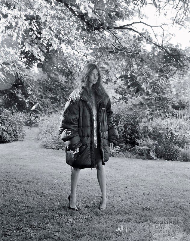 Sweet and Lowdown, British Vogue, January 2003 — Image 5 of 8