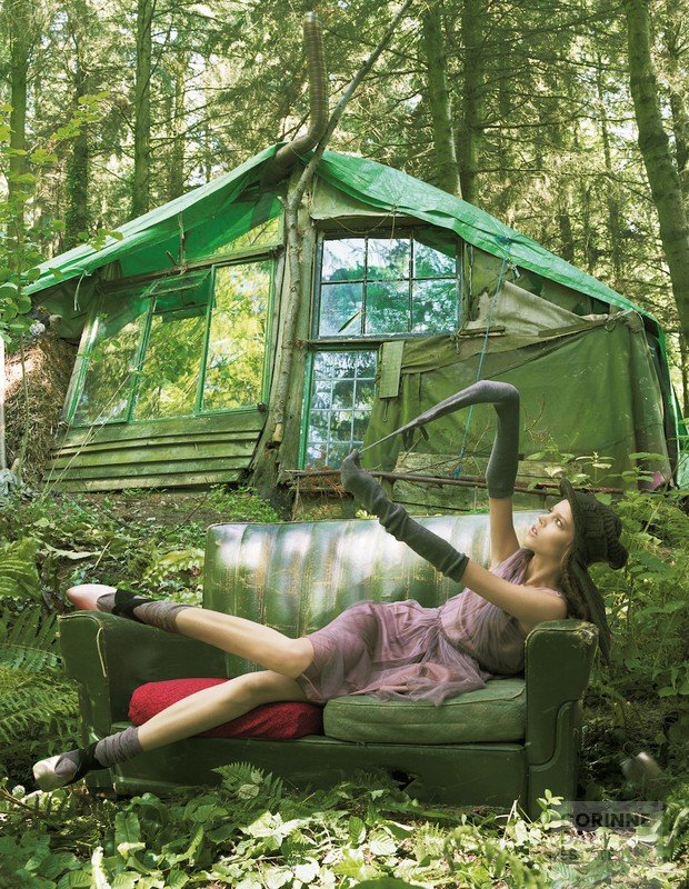Second Nature, British Vogue, November 2006 — Image 6 of 10