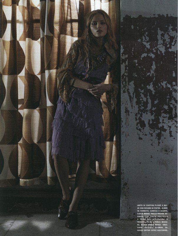 Gypsy, Vogue Italia, March 2005 — Image 9 of 10