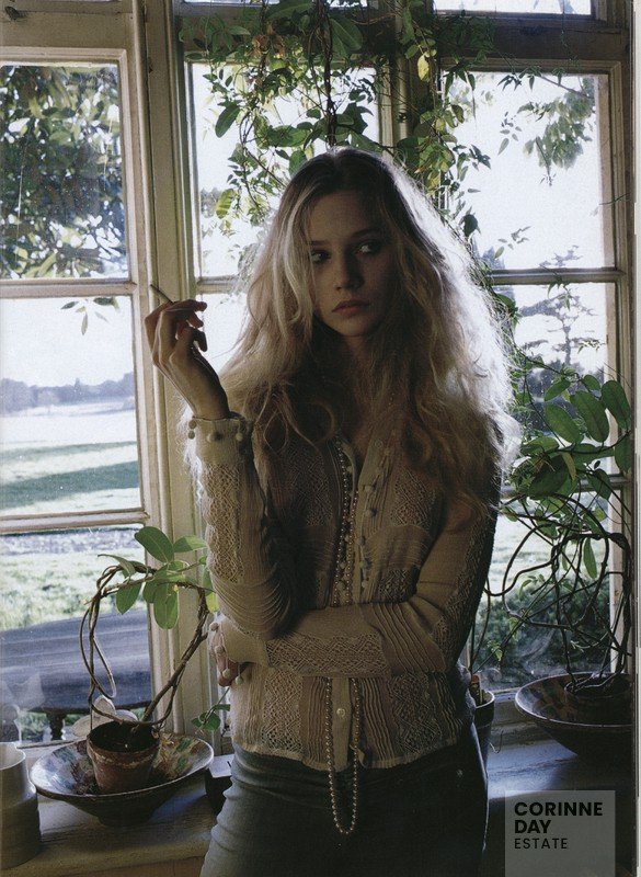 Just Fanciful, Vogue Italia, March 2003 — Image 9 of 12