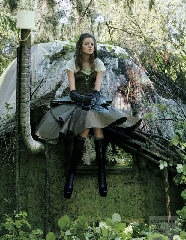 Second Nature, British Vogue, November 2006 — Image 10 of 10