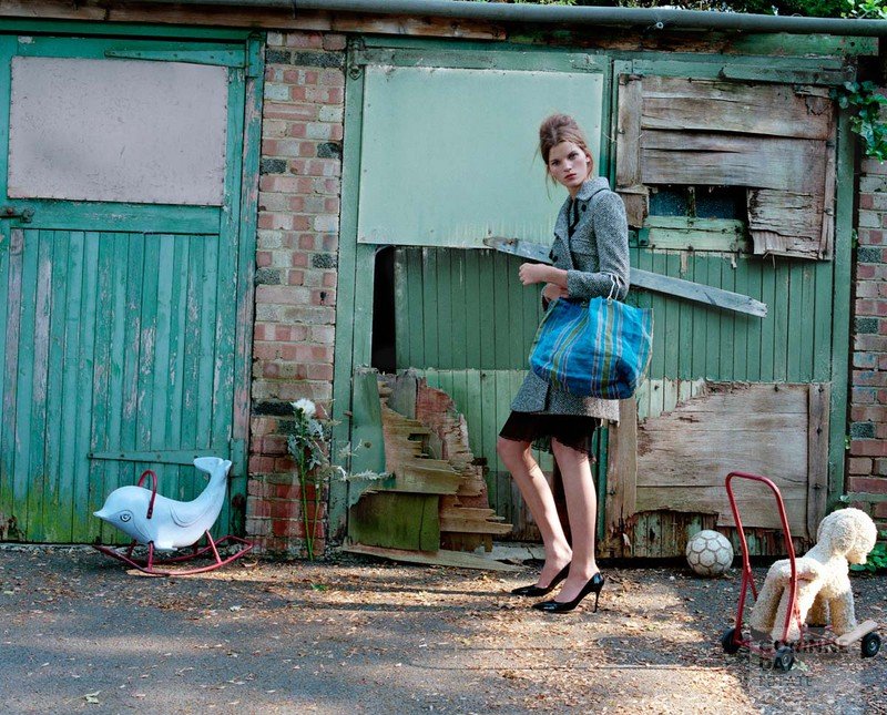 Gardening Time, Vogue Italia, November 2003 — Image 8 of 9