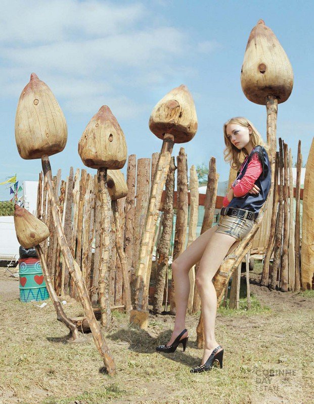 Glastonbury 2005, British Vogue, October 2005 — Image 7 of 14