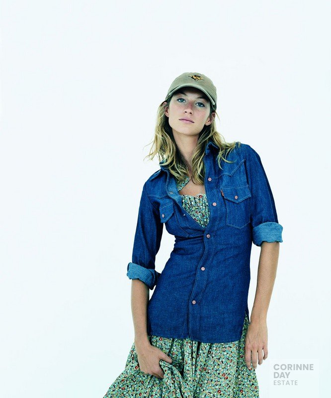 The Long Story, British Vogue, June 2002 — Image 6 of 10