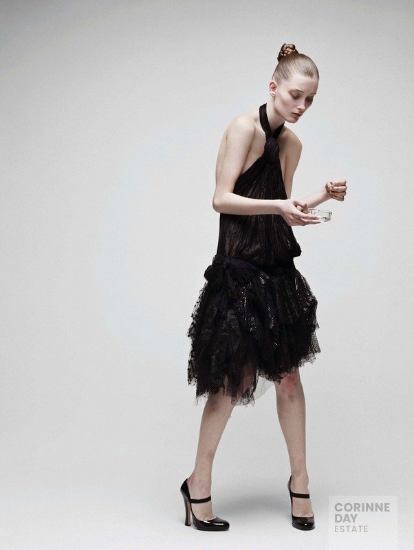 Blue in the face, Vogue Italia, August 2006 — Image 2 of 10