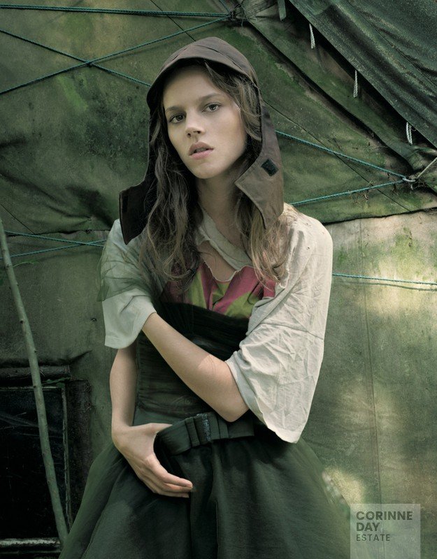 Second Nature, British Vogue, November 2006 — Image 8 of 10