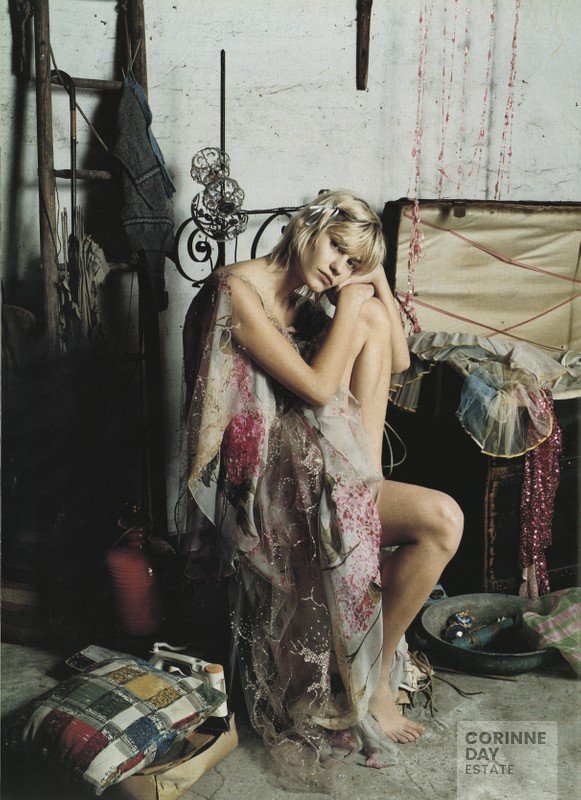 Hidden Treasures, British Vogue, April 2002 — Image 10 of 11