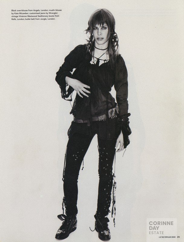The Popular Issue - I'm not like them but I can pretend, i-D, October 2001 — Image 8 of 9
