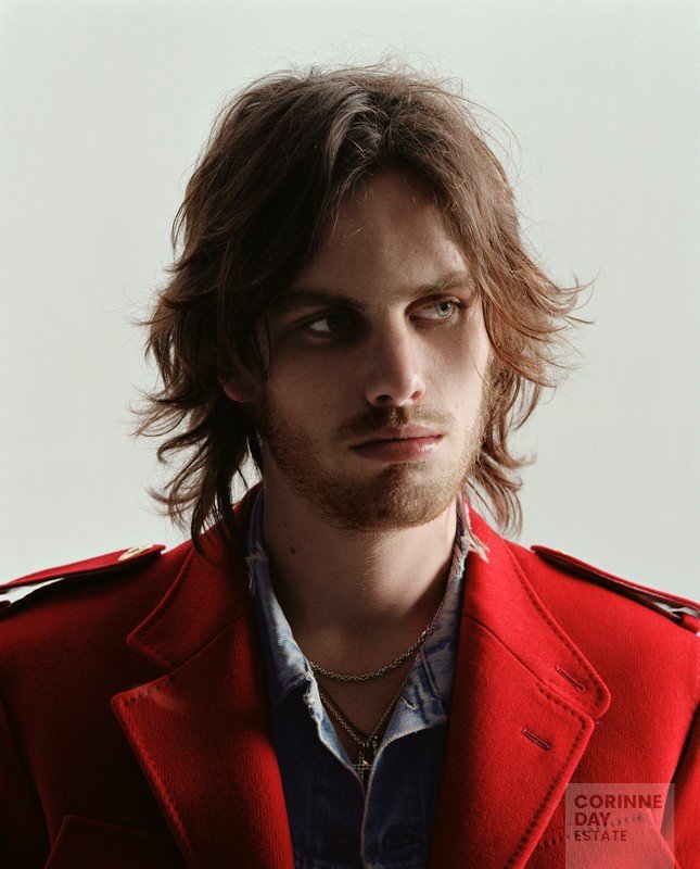 The Red Jacket, L'Uomo Vogue, July 2004 — Image 3 of 3