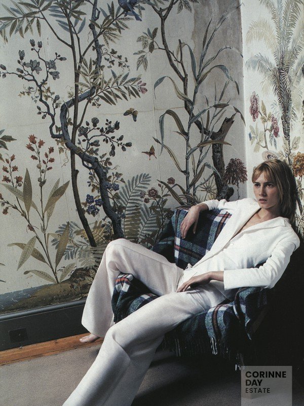 Taylor made, British Vogue, June 2001 — Image 3 of 5