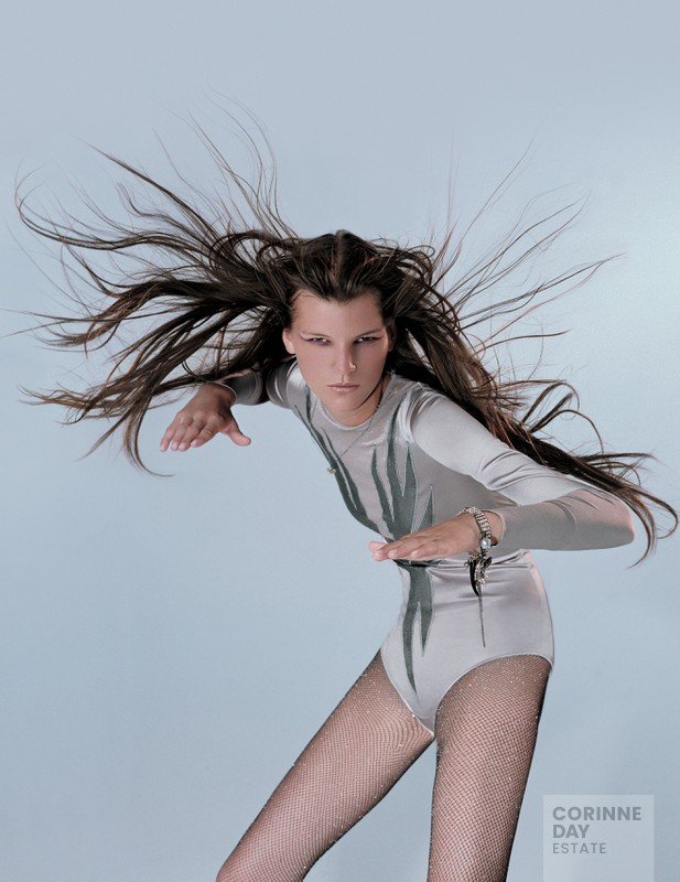 Supernova, British Vogue, November 2003 — Image 7 of 9