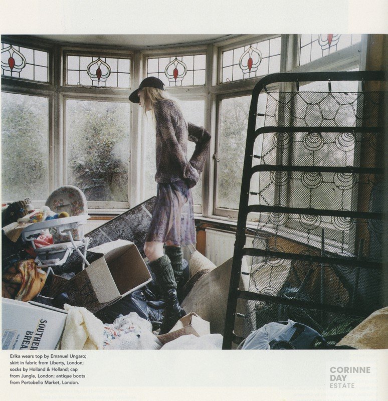 The Streakers Issue - May the circle remain unbroken, i-D, June 2002 — Image 8 of 9
