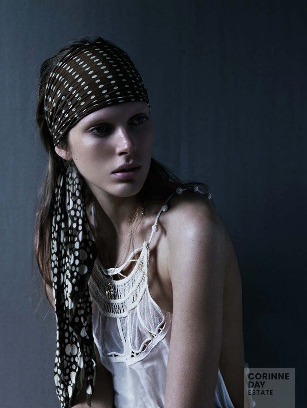 La Petite Femme, Vogue Nippon, March 2006 — Image 2 of 7