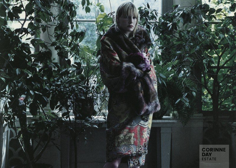 Emanuel Ungaro Couture, Vogue Italia, September 2001 — Image 4 of 9