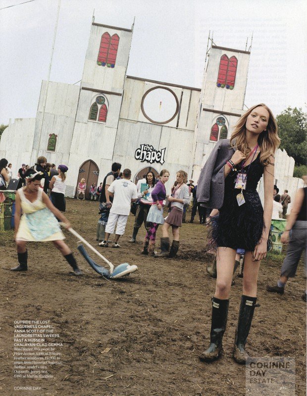 Glastonbury 2005, British Vogue, October 2005 — Image 8 of 14