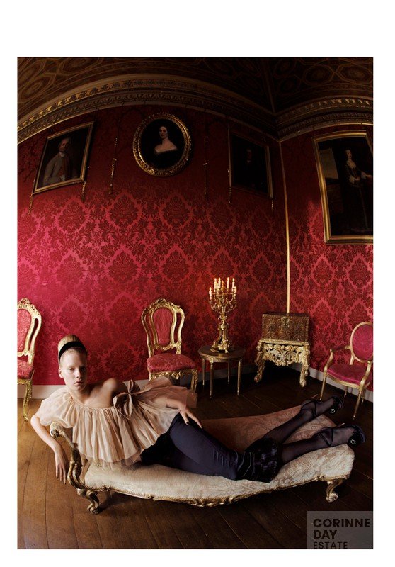 A charming blend, Vogue Italia, December 2005 — Image 1 of 6